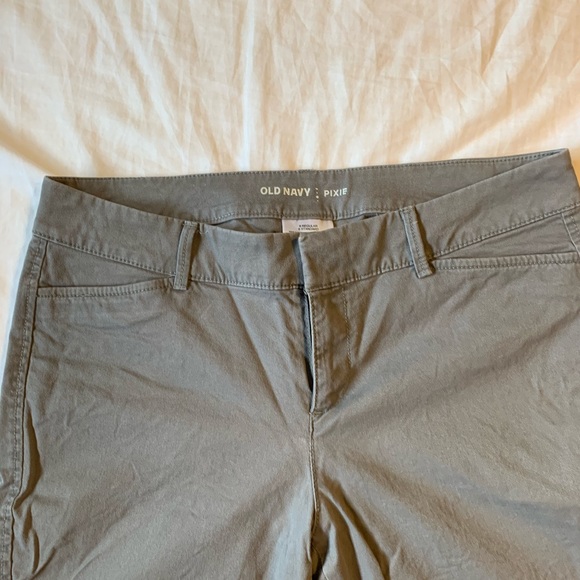 Old Navy Pixie ankle pant - Picture 2 of 4